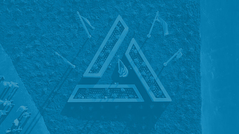 Foto: Aurubis: Blaue Fläche, im Hintergrund ist das Aurubis Logo zu sehen