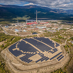 Foto: Aurubis: Ansicht von oben über den Solarpark in Pirdop